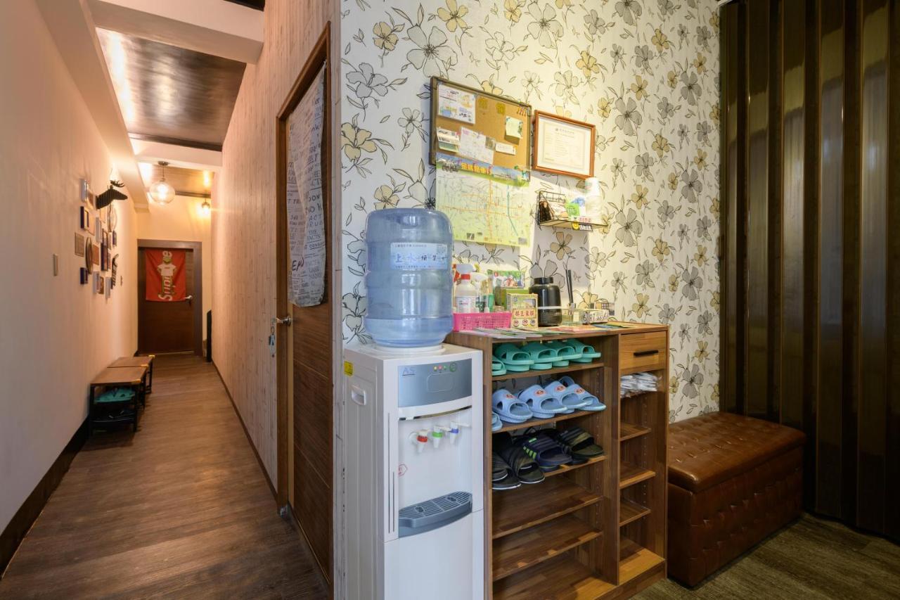 羅東夜市 小宅一生民宿 Night Market Small House Lifetime Hotel Luodong Esterno foto