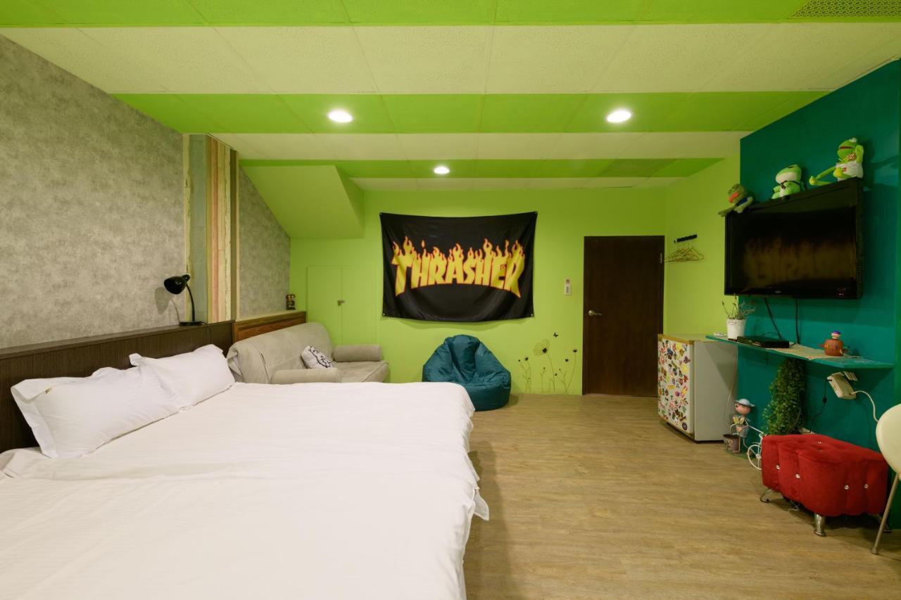 羅東夜市 小宅一生民宿 Night Market Small House Lifetime Hotel Luodong Esterno foto