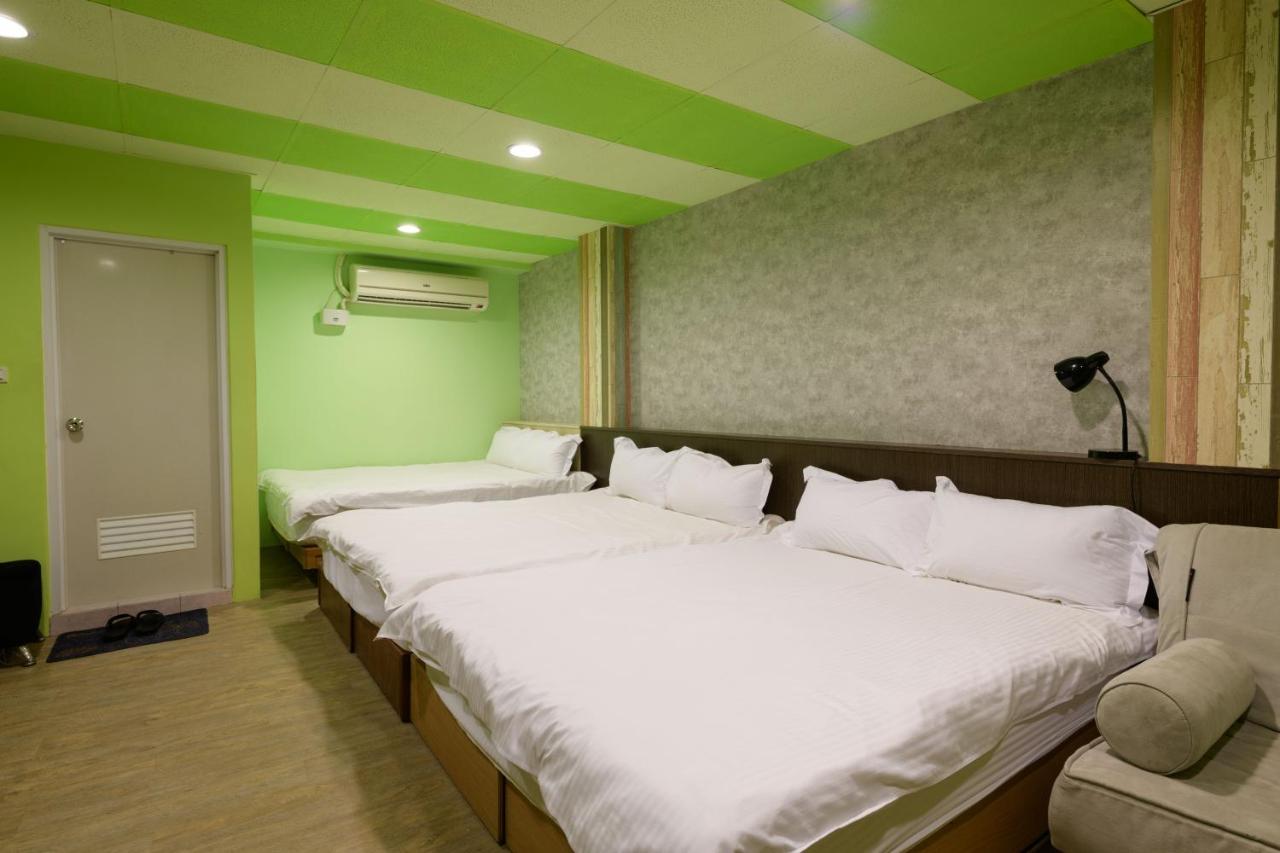 羅東夜市 小宅一生民宿 Night Market Small House Lifetime Hotel Luodong Esterno foto